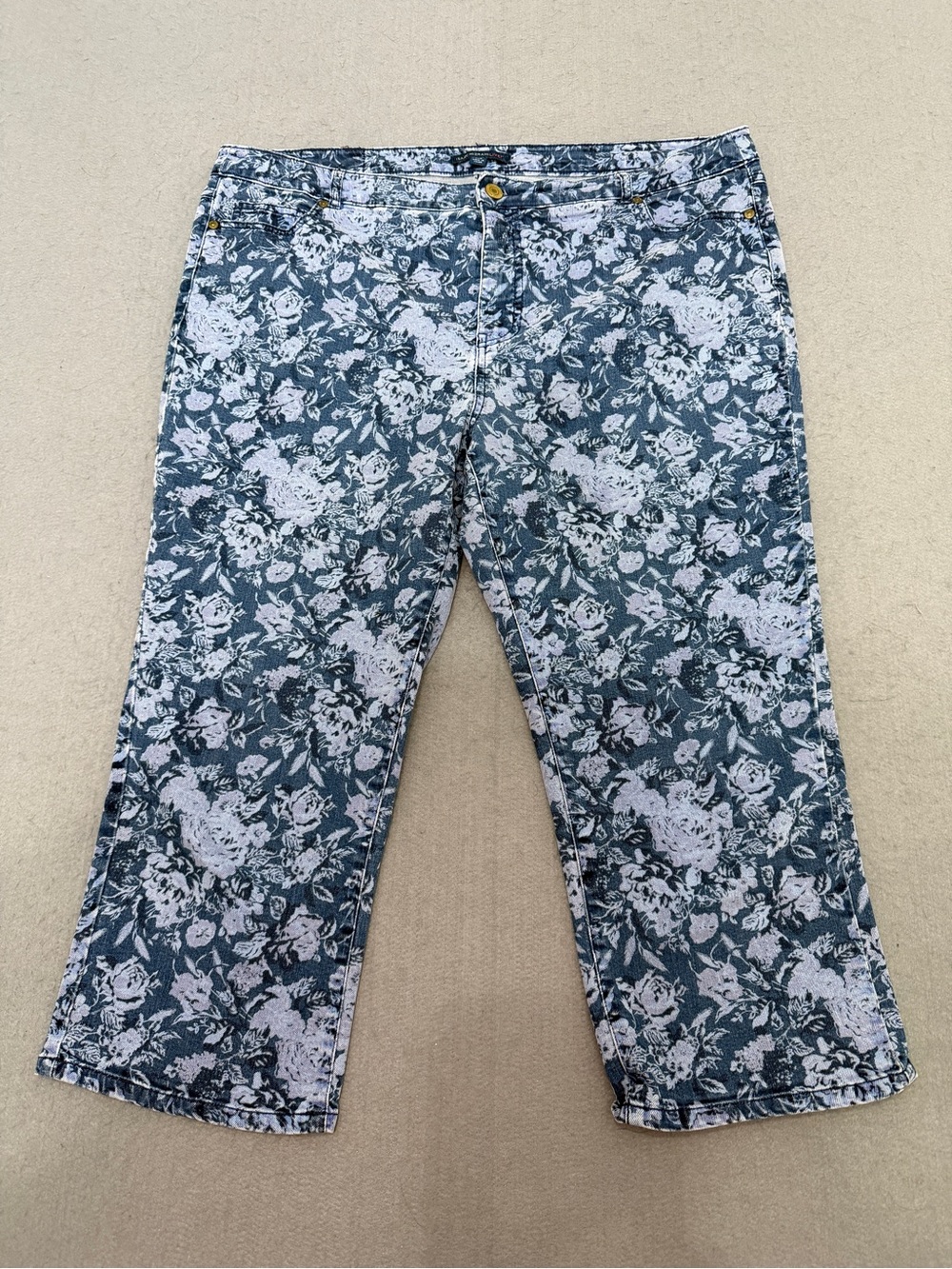 Isaac Mizrahi Floral Print Cropped Women’s Jeans - Blue/Light Blue Size 18W